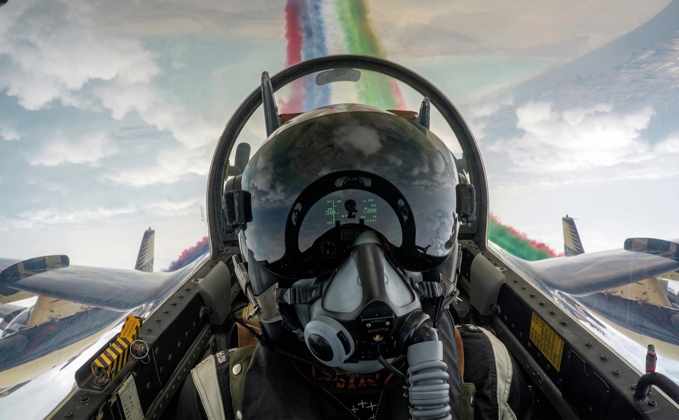 Cockpit view from a jet flying in formation at the Dubai Airshow